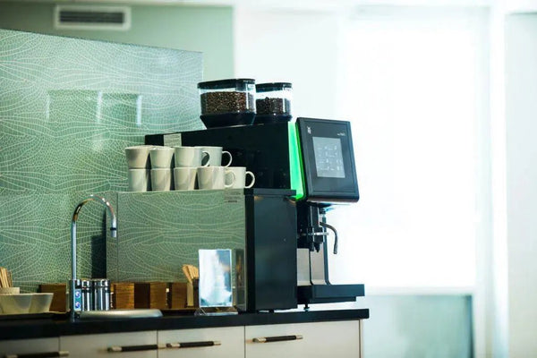 Komerciāla automātiskā kafijas un Espresso automāts - Barista un Espresso