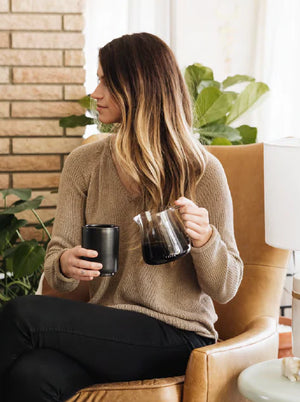Eleganta stikla servēšanas kanna precīzai pagatavošanai modernā vidē, EspressoGear, Jaunākās ziņas, viss par kafiju.