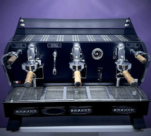 La Nuova Era Altea Anniversario 2 - grupu Komerciāla espressomachine - Barista un Espresso