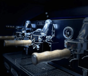La Nuova Era Altea Anniversario 2 - grupu Komerciāla espressomachine - Barista un Espresso