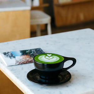 Lino Lite Latte Kopp 240ml med fat - Svart - Barista och Espresso